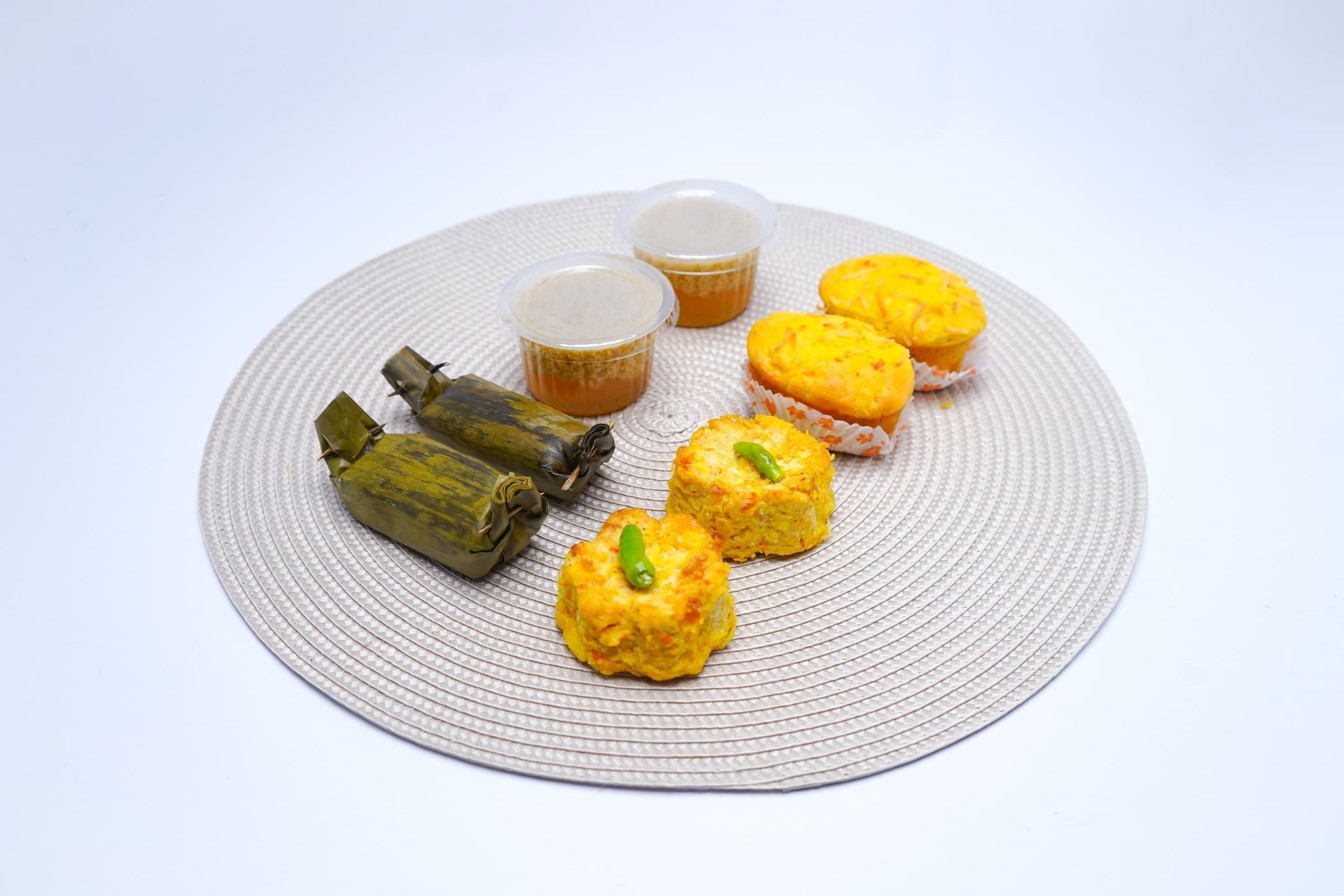 Foto produk 3 bolu tape, 3 lemper, 3 putri hamil, 3 puding gula jawa