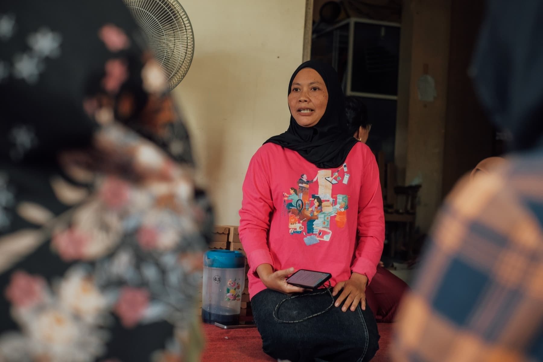 Foto Ibu Ida sedang memaparkan materi kepada peserta program Diva UMKM.